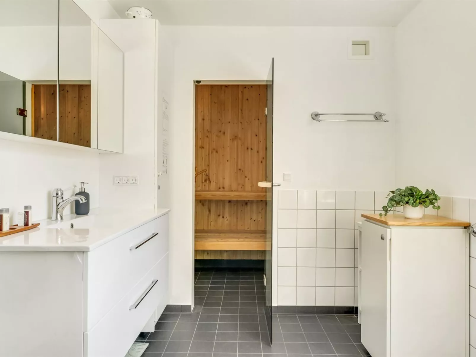 "Rebana" - 30m from the sea - Binnen