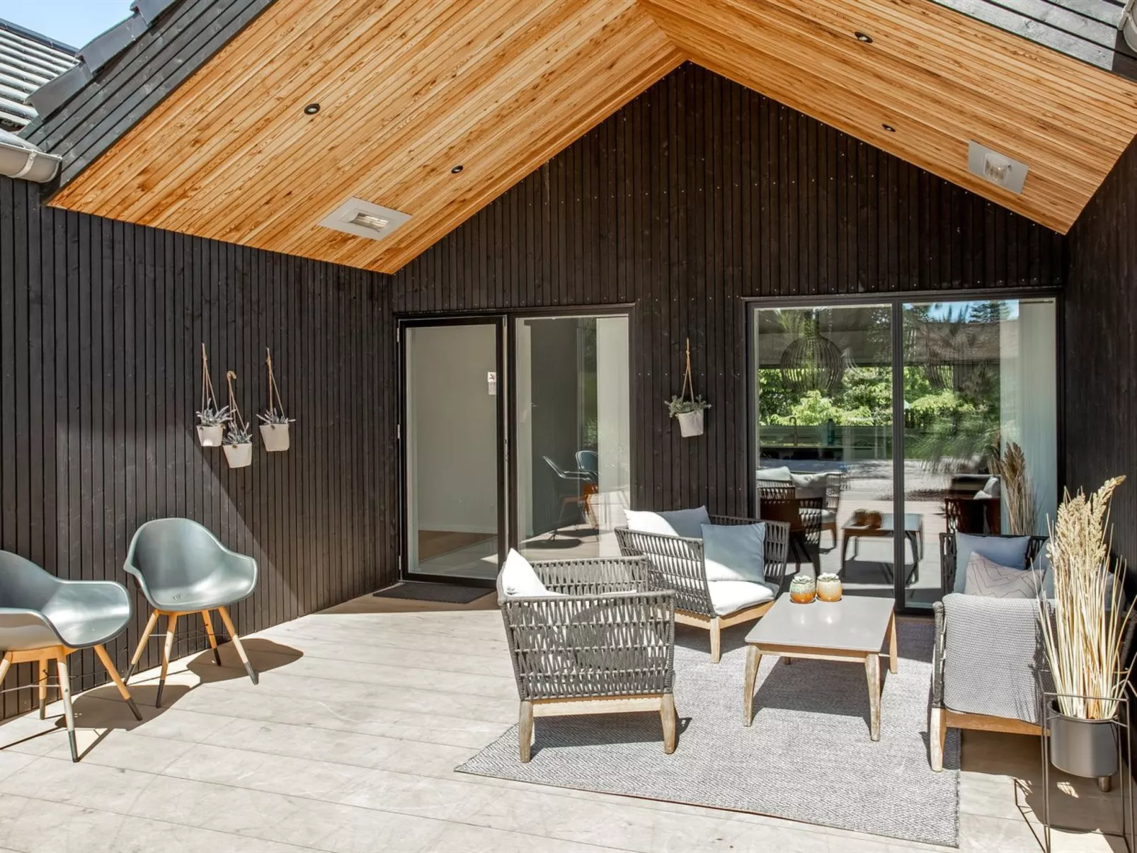 "Menja" - 1.4km from the sea - Buiten