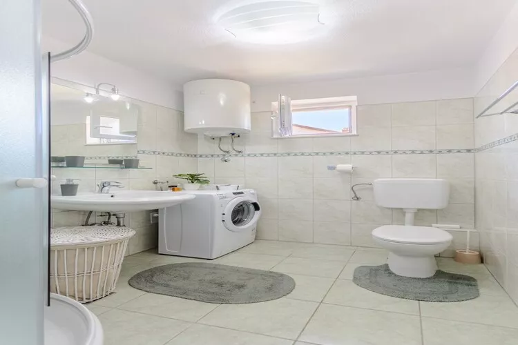 Sunset view apartment - One bedroom apartment with balcony and sea view-Badkamer