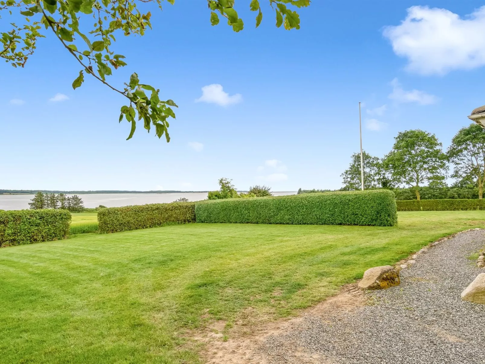 "Erja" - 300m to the fjord-Buiten