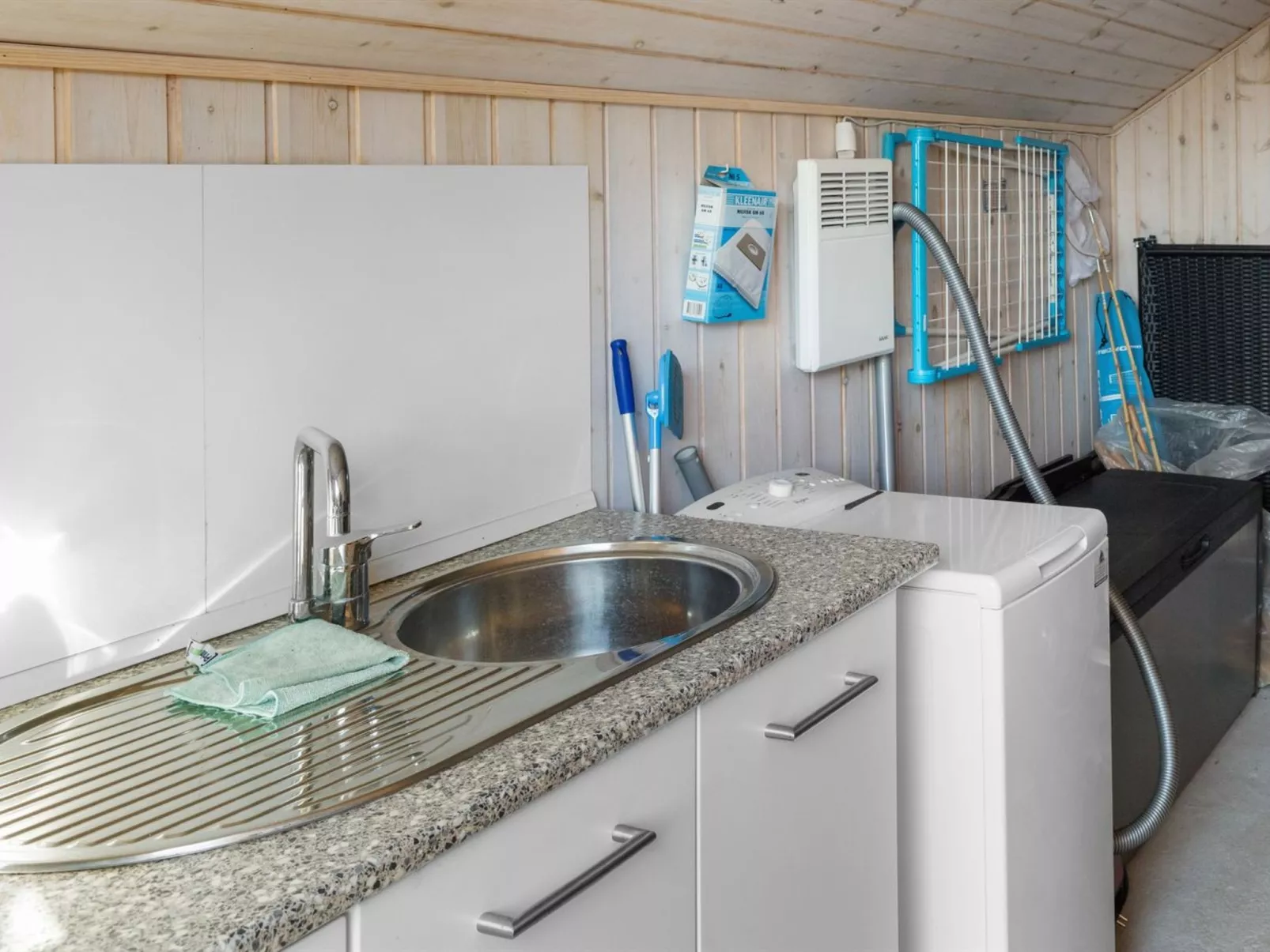 "Allin" - 350m from the sea-Binnen