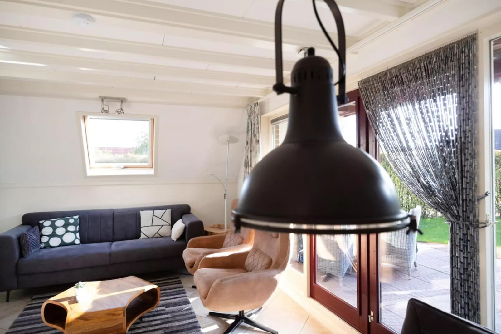 92 | Gaai | Prachtige bungalow nabij natuur-Woonkamer