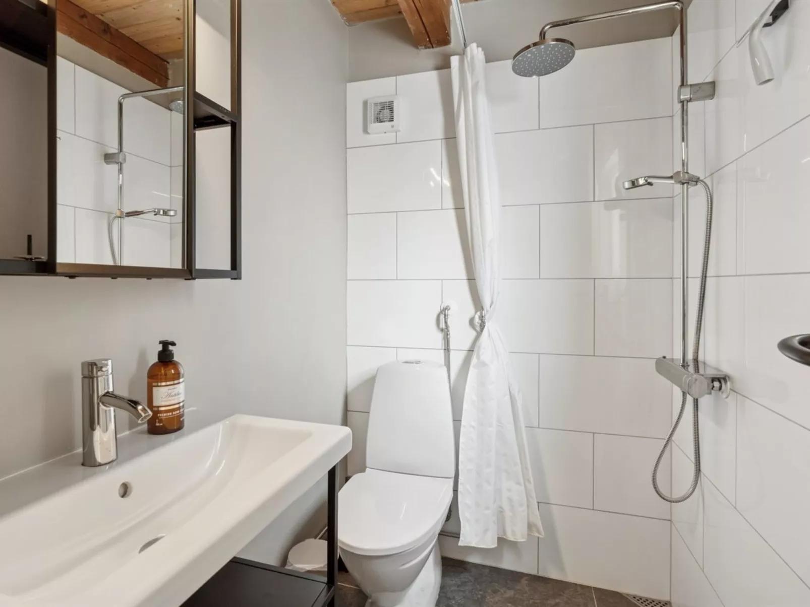 "Bedrija" - 200m from the sea-Binnen