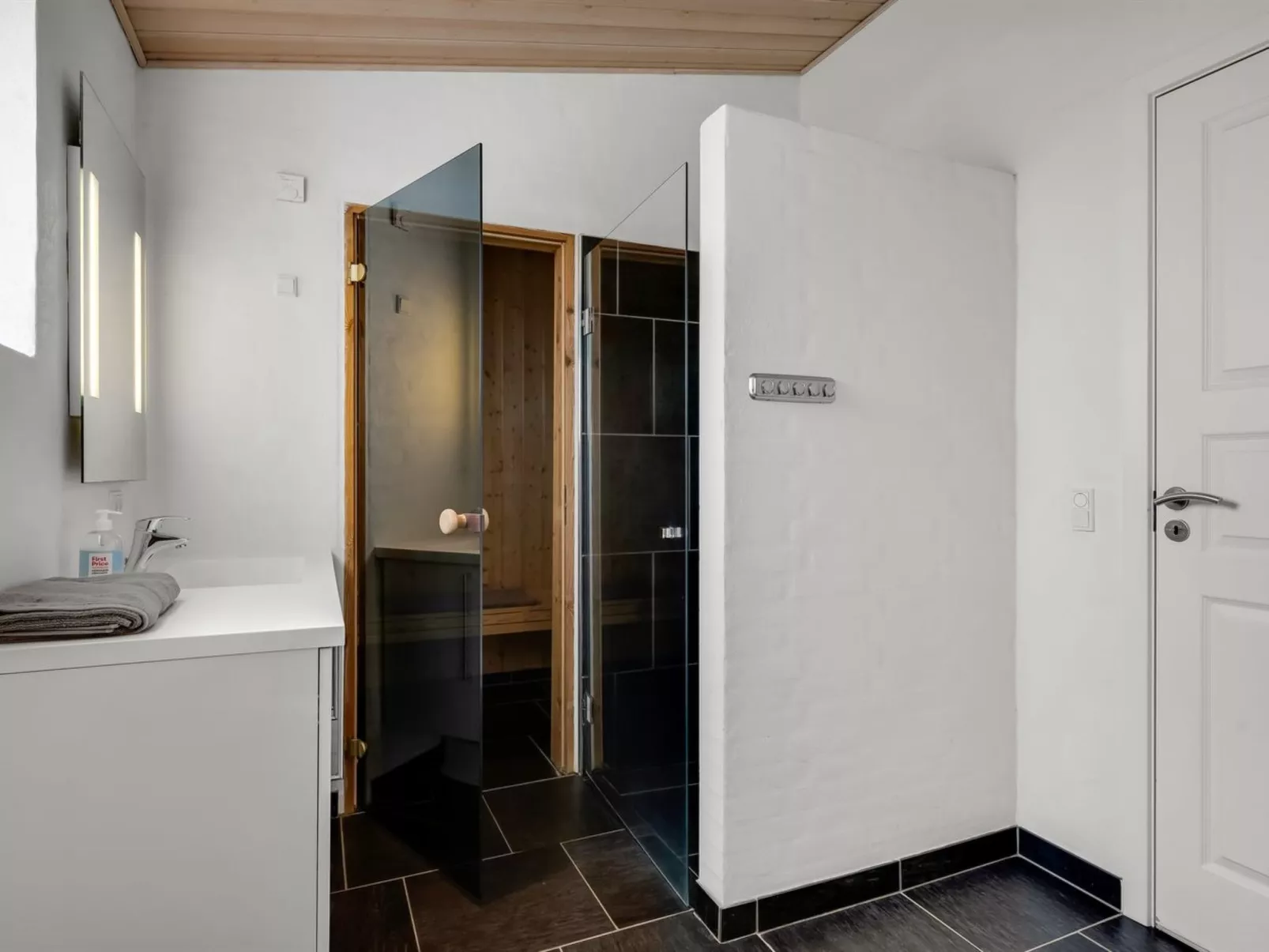 "Donco" - 3.2km from the sea - Binnen