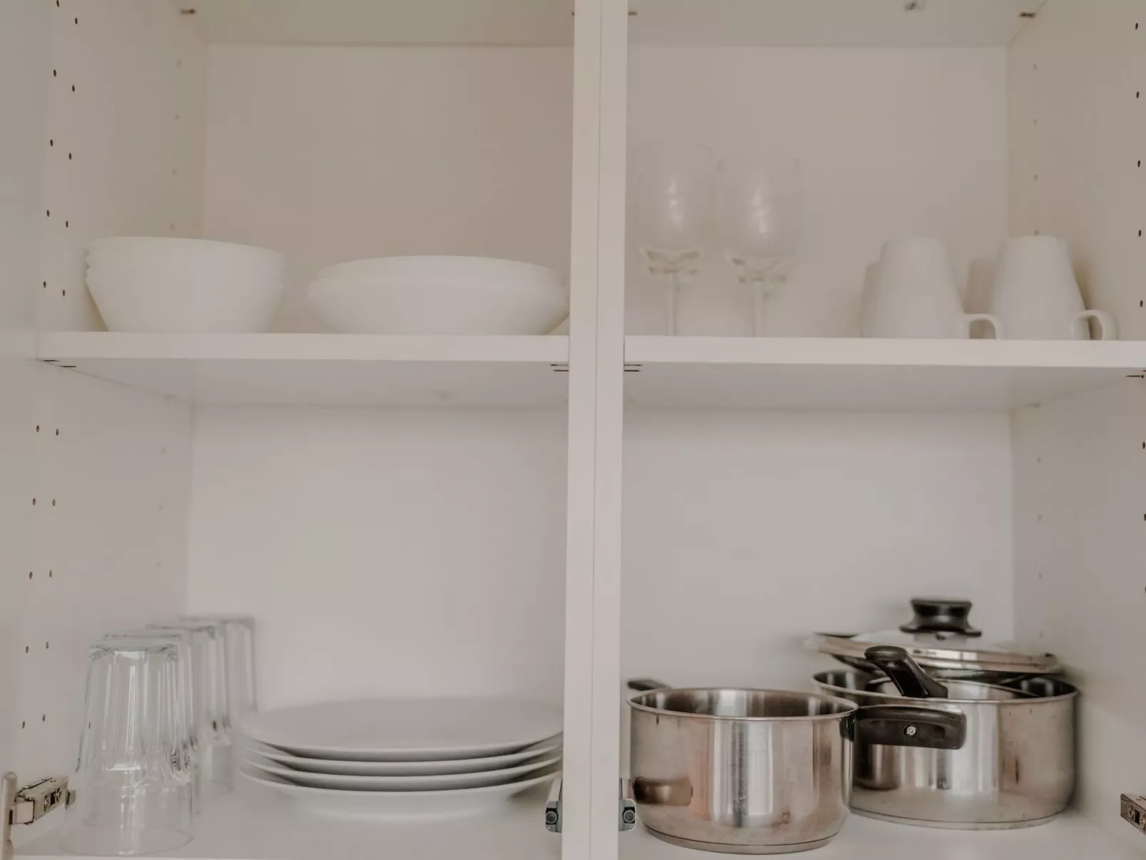 Apartment mit Küche, Arbeitsplatz und xxl Sofa - Image-tags.info