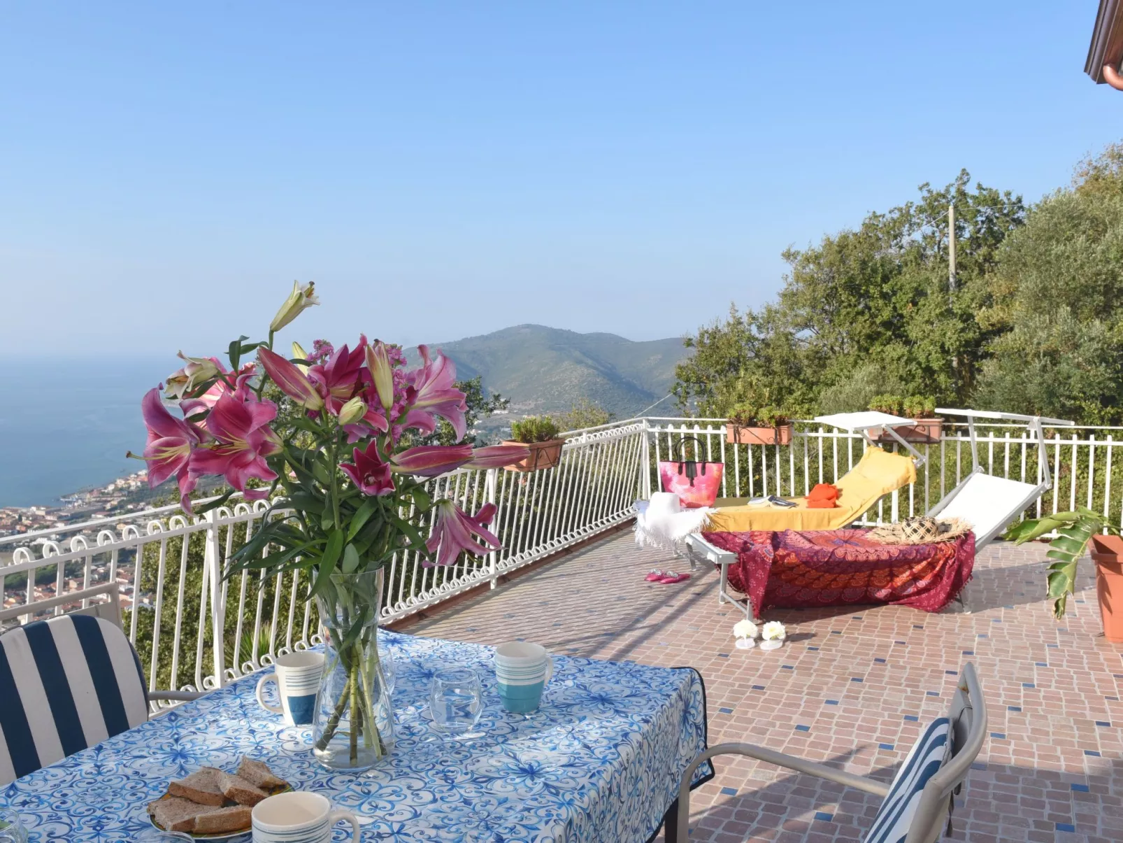 Mit Meerblick und großer Terrasse - Image-tags.info