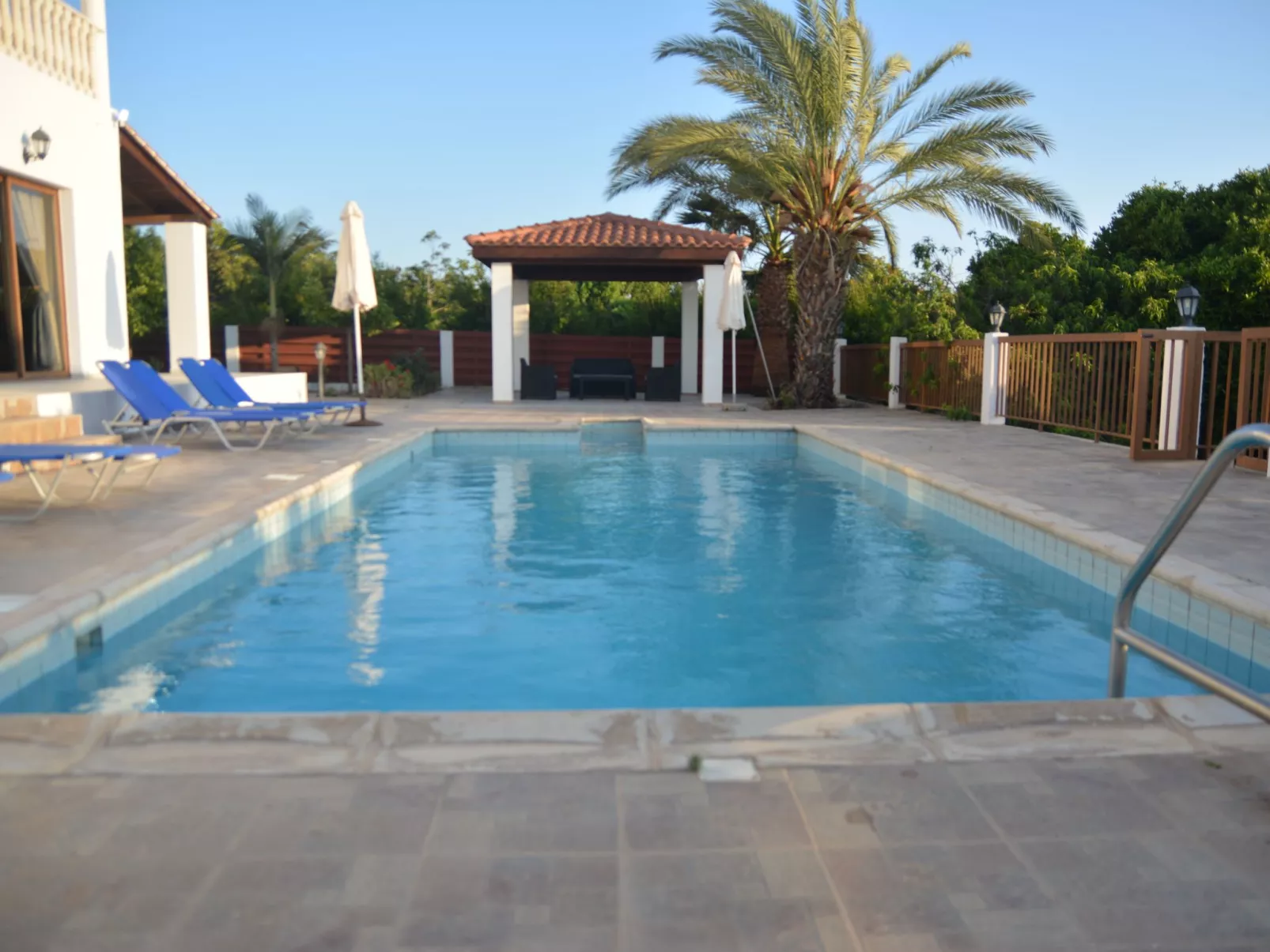 Mit privatem Pool - Image-tags.info