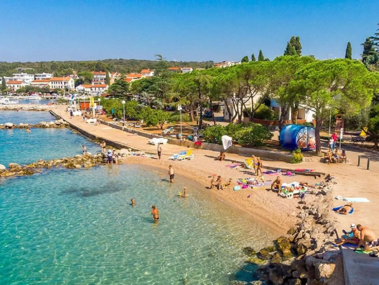 Villa Kamenica  im mediterranen Stil mit Innen- und Außenpool - Image-tags.info