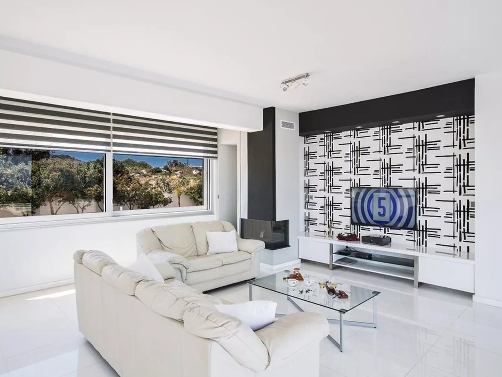 Moderne 3-Schlafzimmer-Villa mit atemberaubendem Meerblick - Image-tags.info