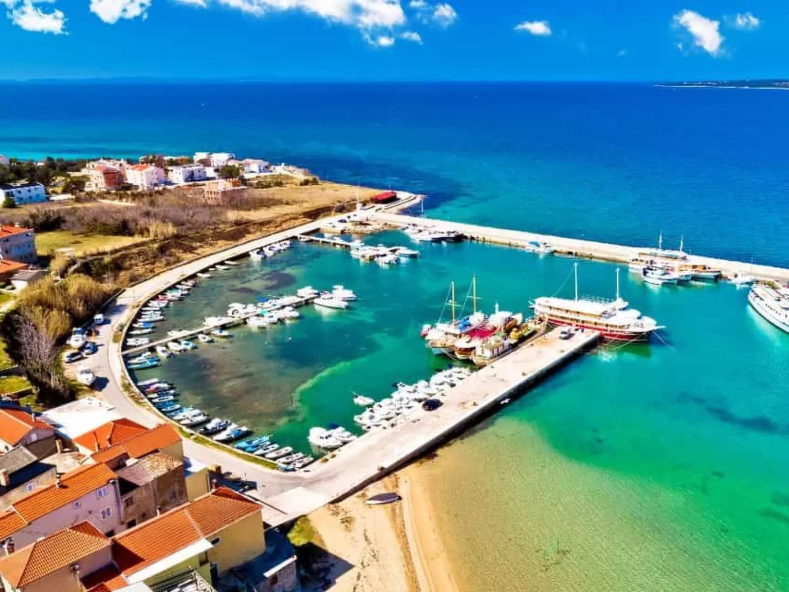 "Lipa" mit Schwimmbad - Image-tags.info