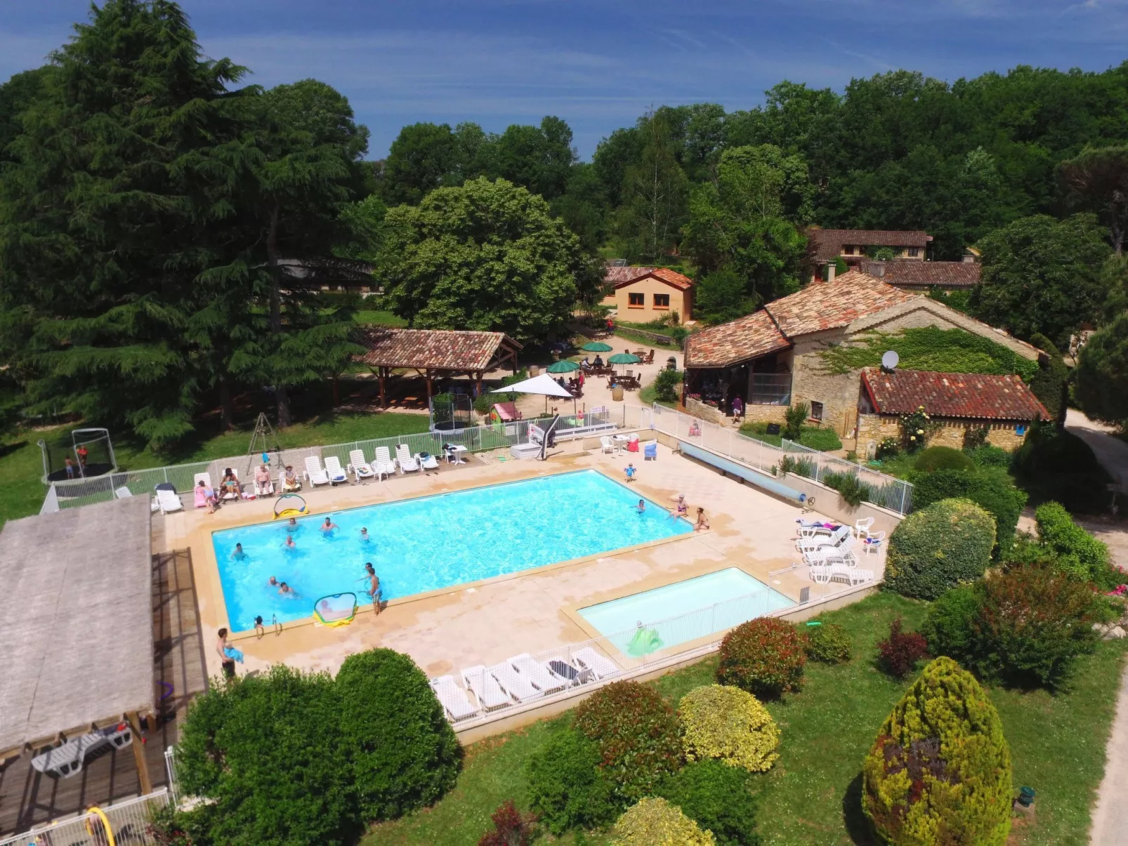 Domaine "Le Fournil" mit Jacuzzi - Buiten
