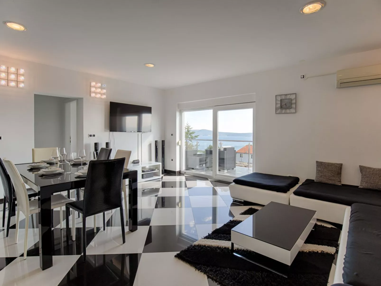 Villa mit Pool und schönem Meerblick - Image-tags.info