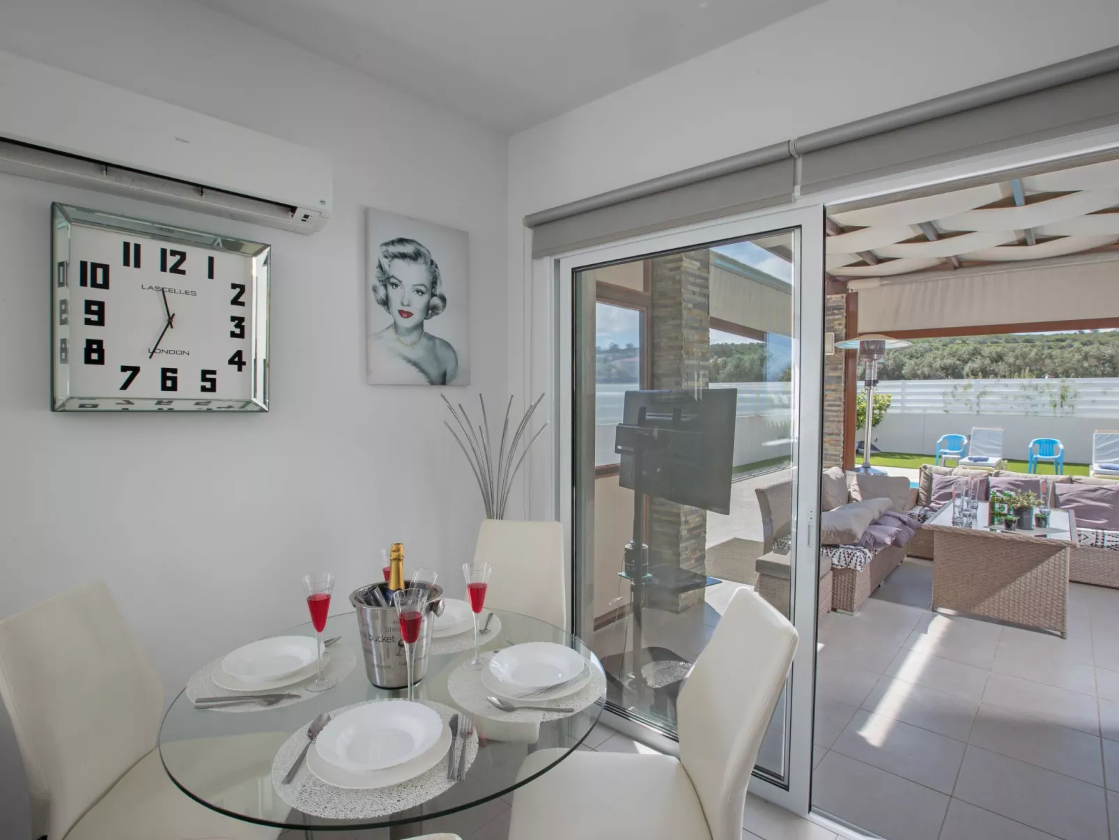 Moderne 4-Schlafzimmer-Villa im Zentrum von Protaras - Image-tags.info