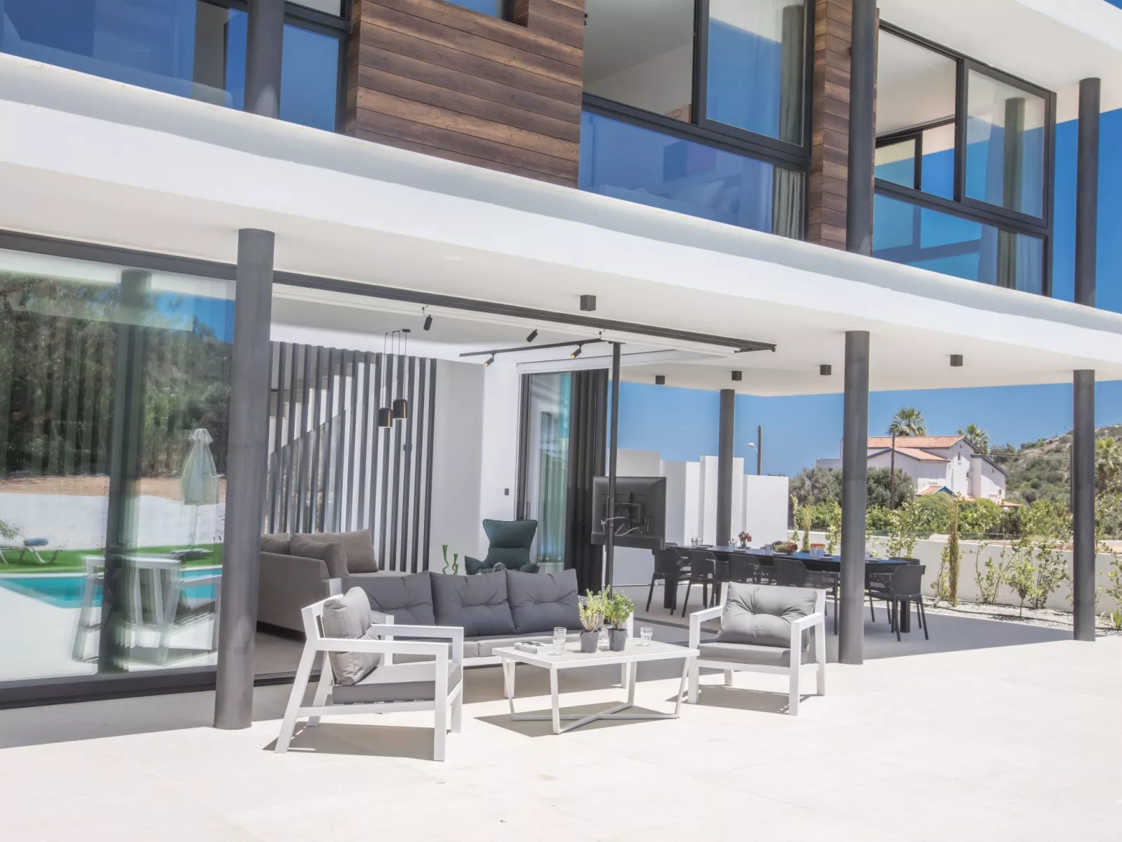 Geräumige Villa mit großem Garten und Pool - Image-tags.info