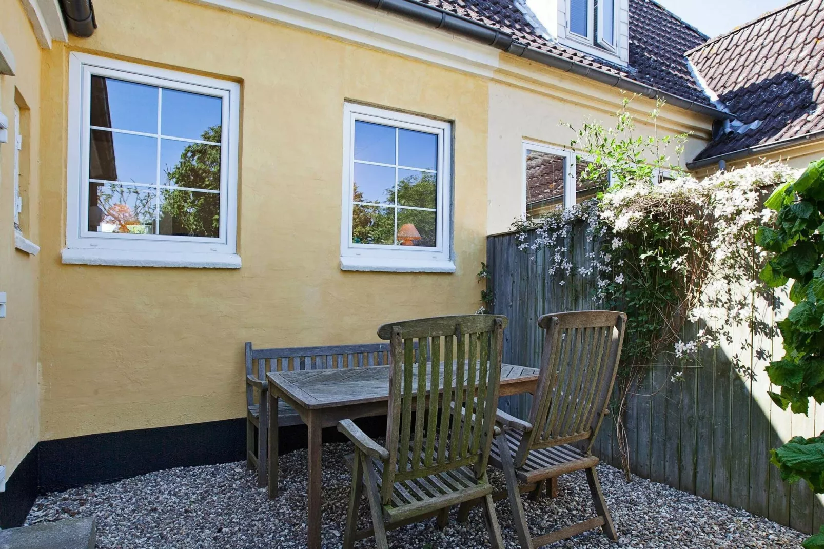 Helder vakantiehuis in Bandholm vlak bij het water-Buitenlucht