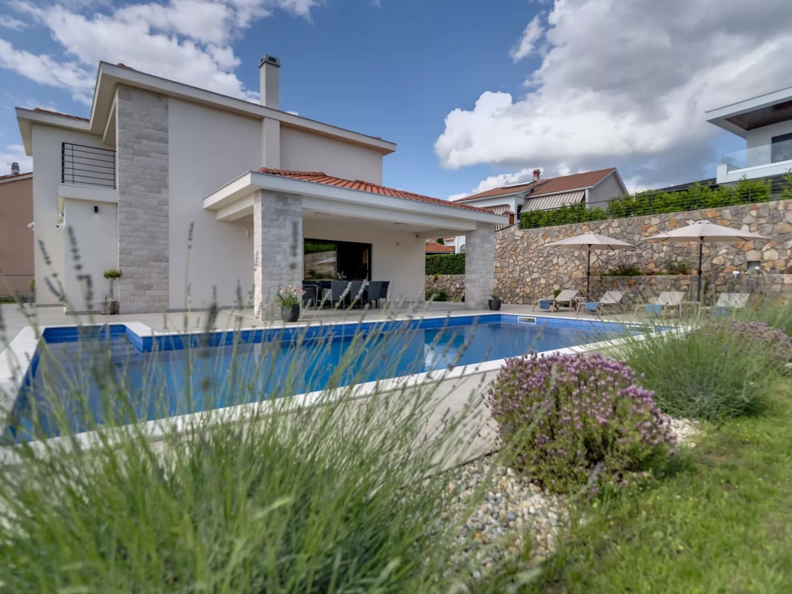 Schone Villa mit Pool, Meerblick, Strand - Image-tags.info