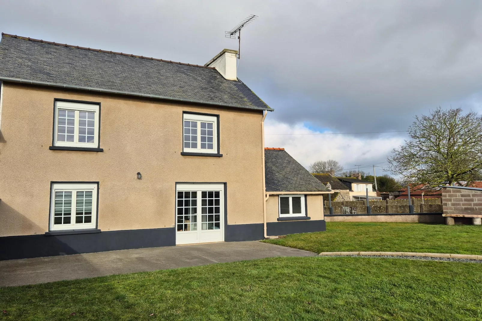 Gîte "Yvonne" à Plurien - Buitenkant zomer