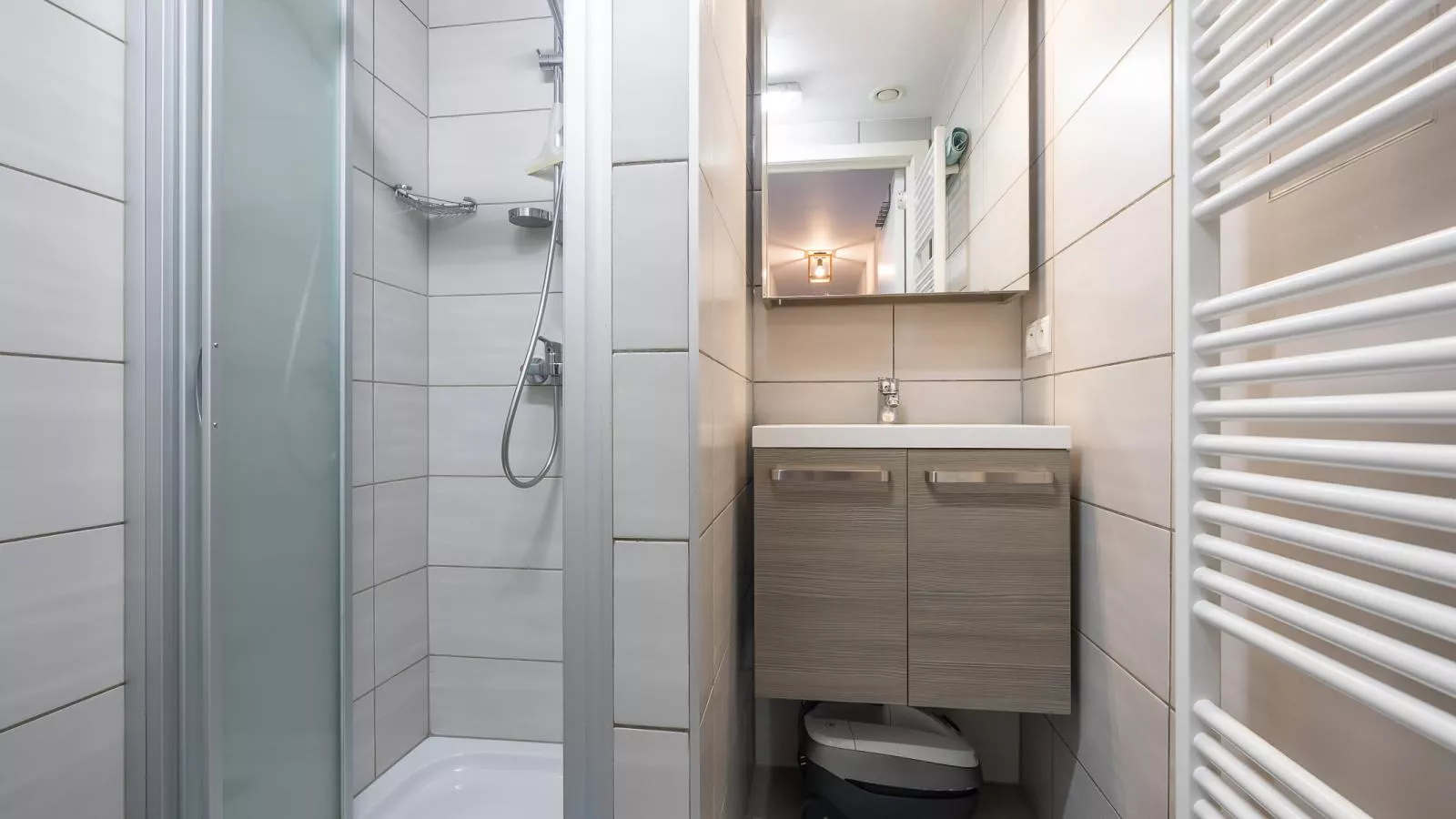 Lotus - 0003 + park. 3 - Badkamer