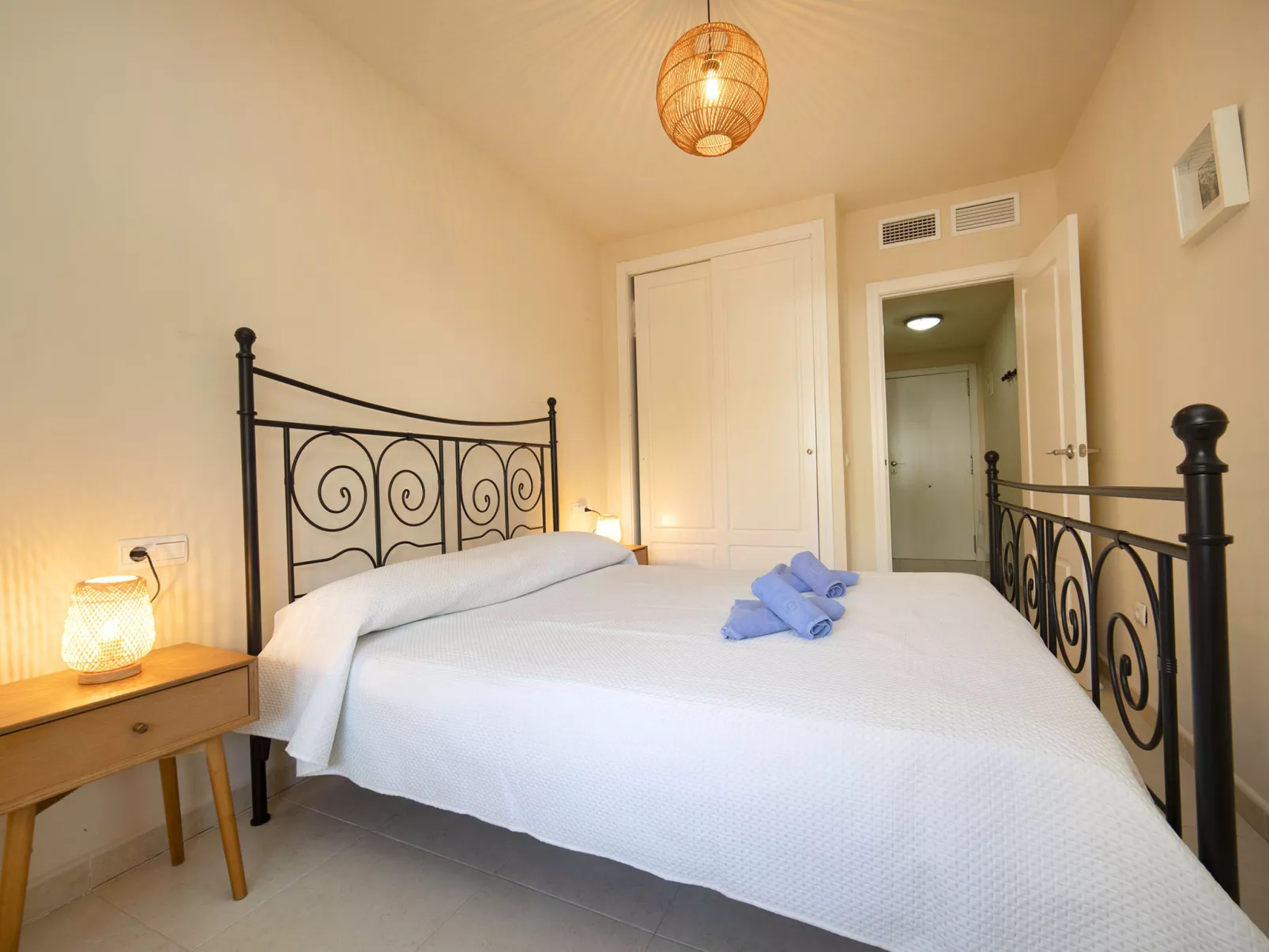 Apolo XVIII - Binnen