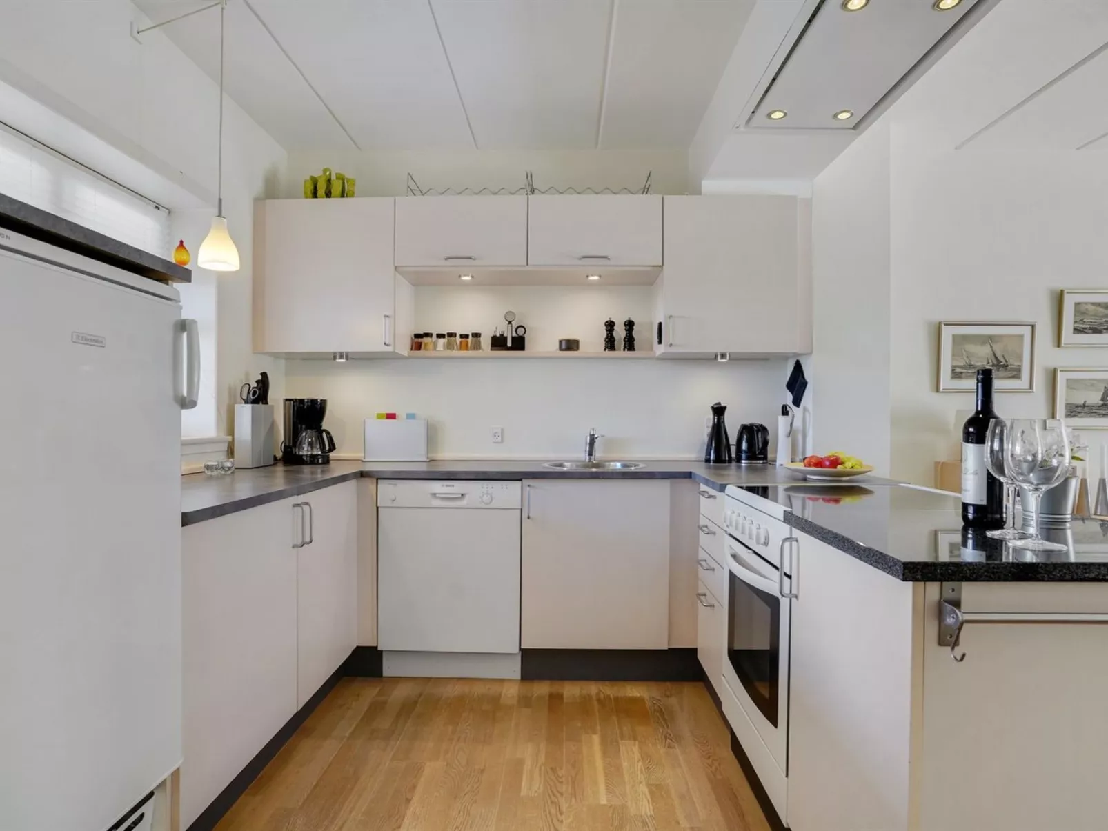 "Shana" - 800m from the sea-Binnen