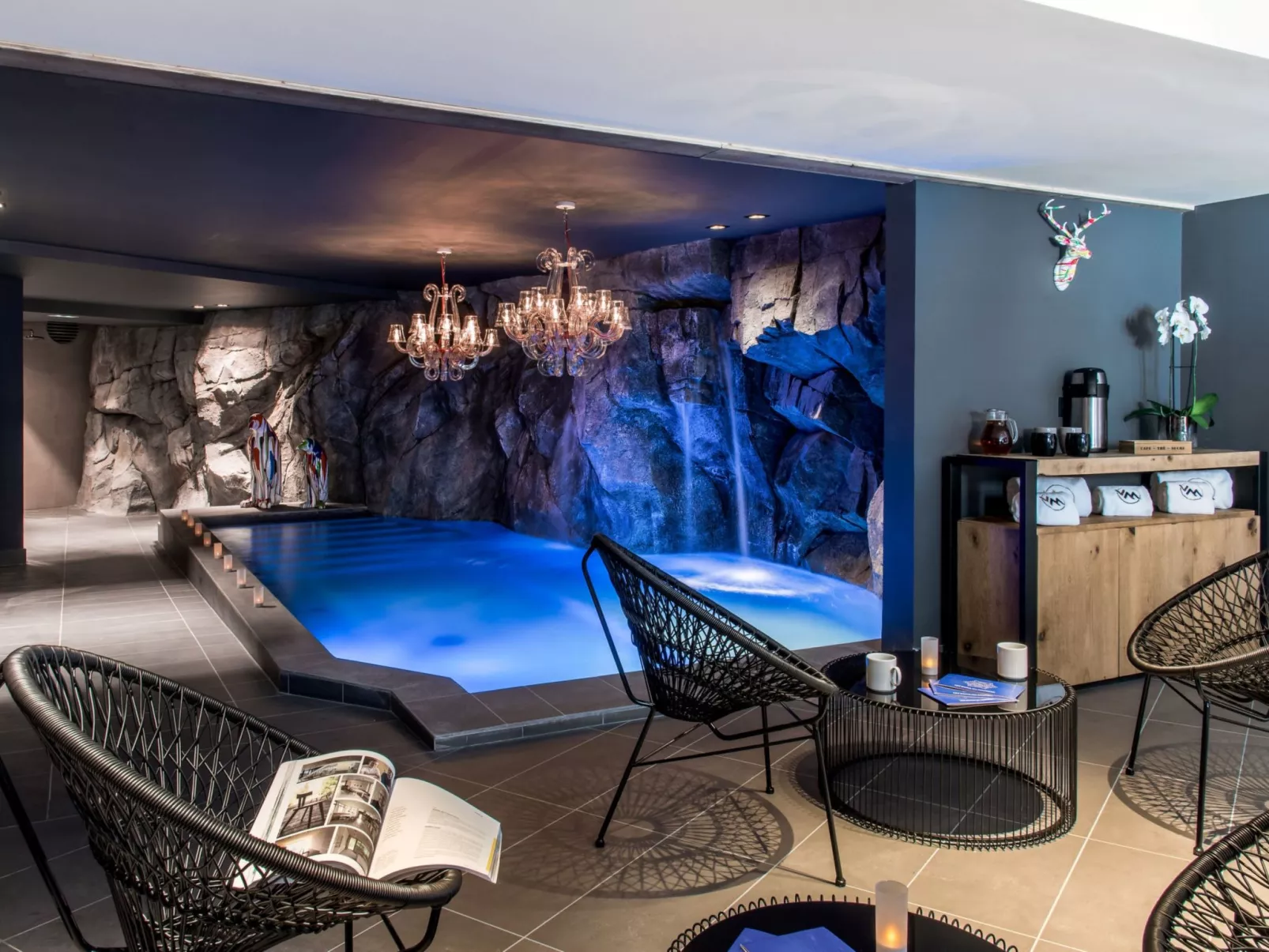 Village Montana - Binnen