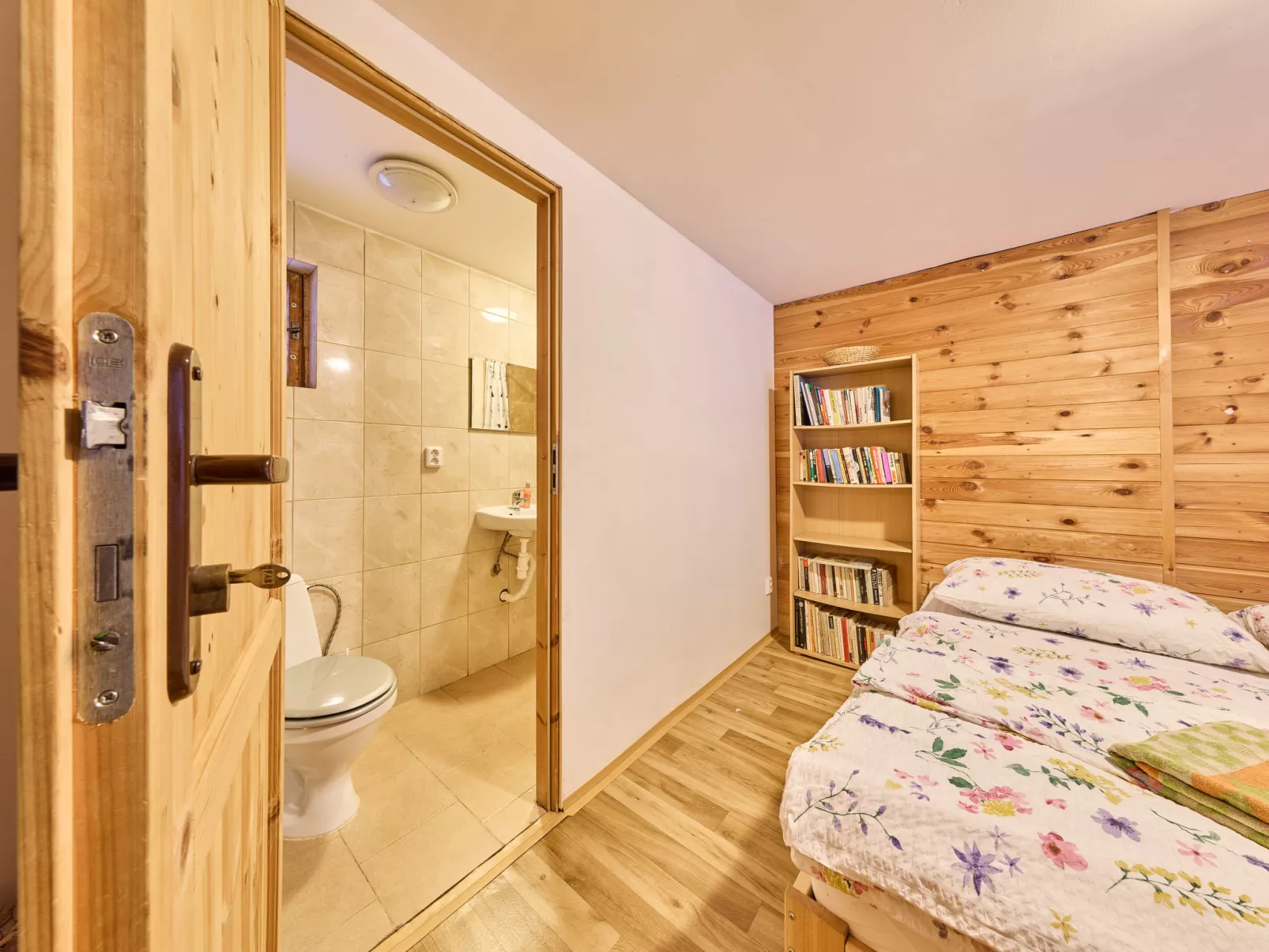 Chaloupka U lesa-Binnen