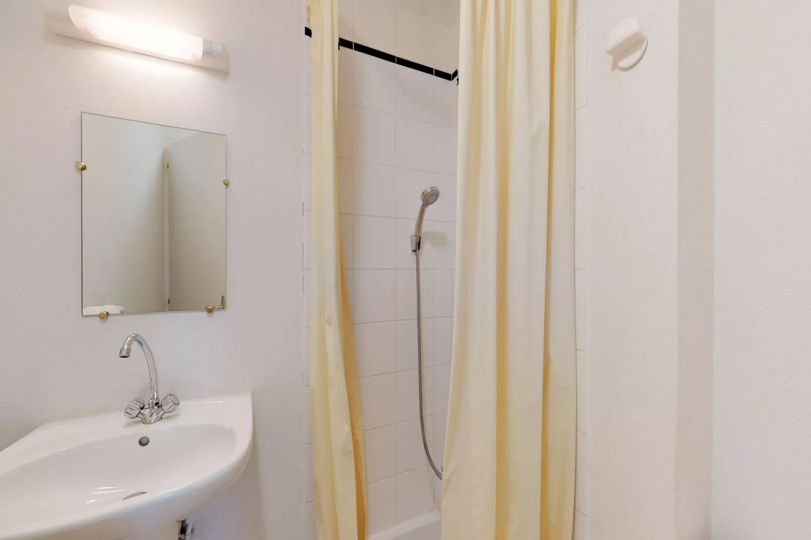 Balcons G 025 - PARC NAT. VANOISE appart. 8 pers. - Badkamer