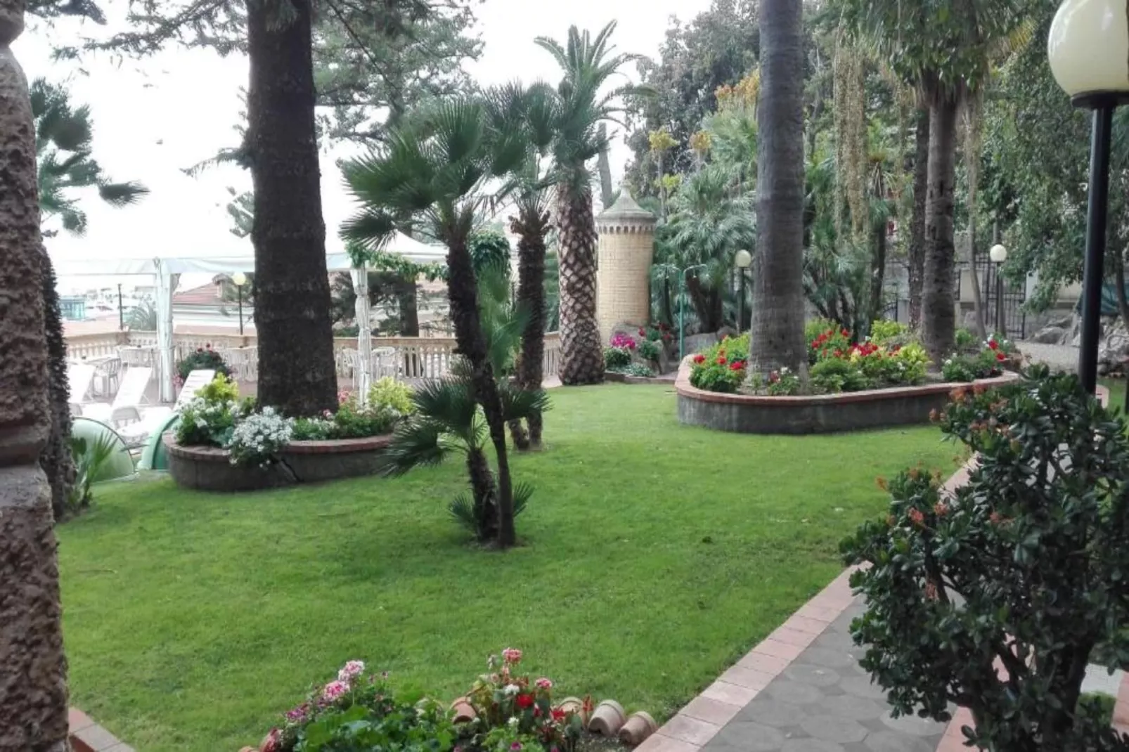 Residence Miramare- STUDIO APARTMENT 4 PAX M4 - Tuinen zomer