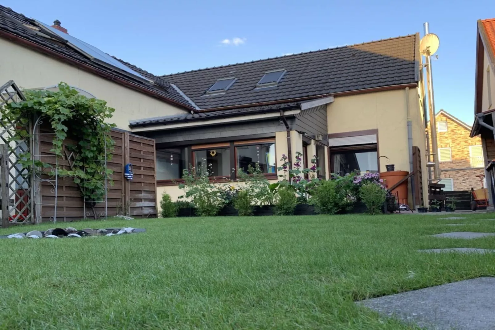 411188 - Buitenkant zomer