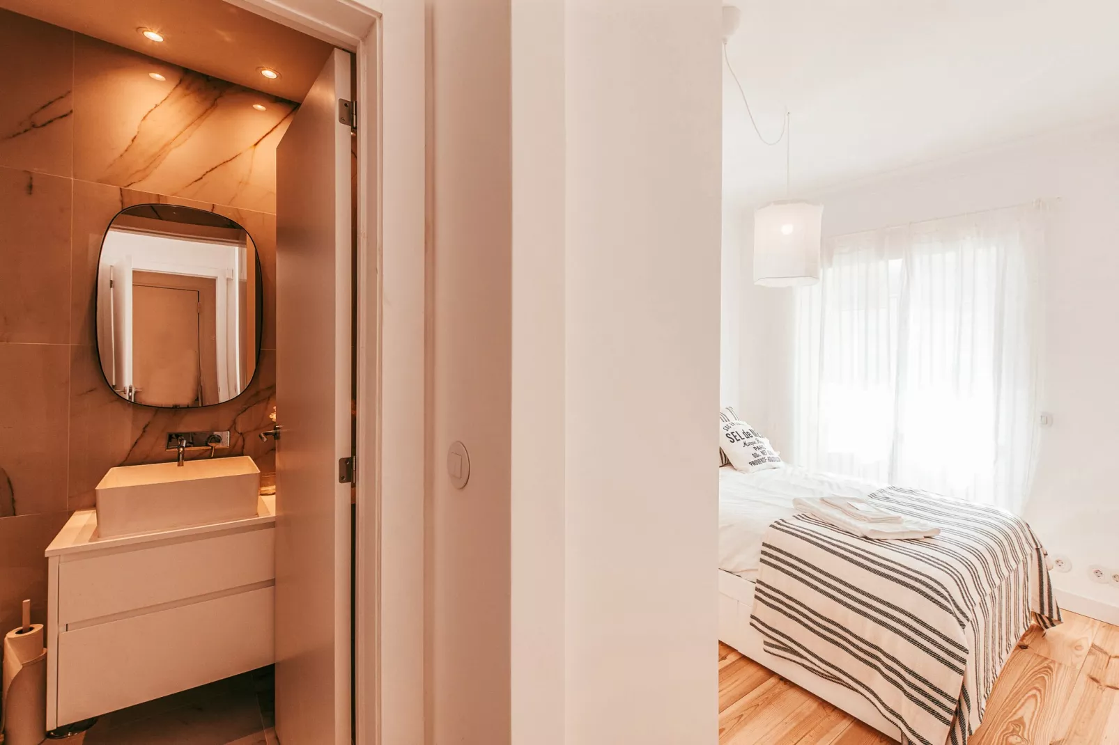 Modern & Charming Alges by GT House-Slaapkamer