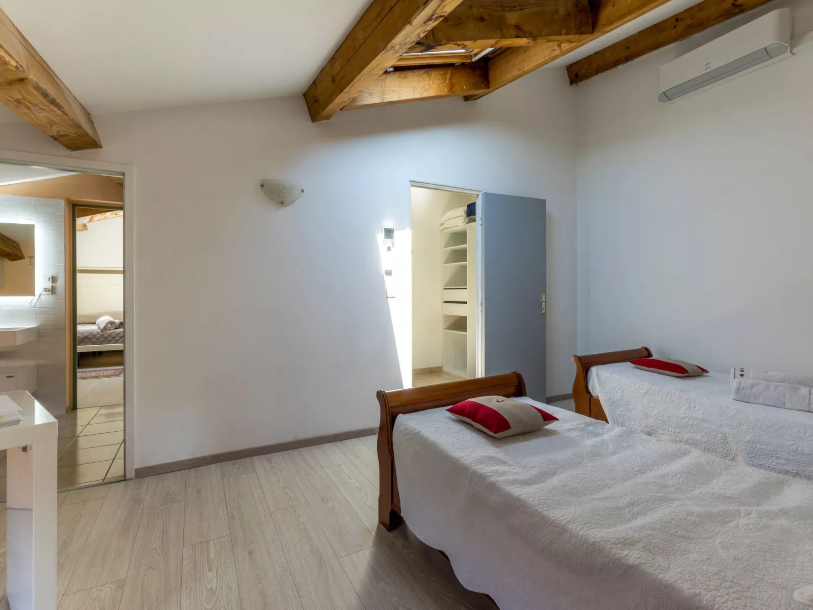 Zwischen Meer, Seen und Bergen-Binnen