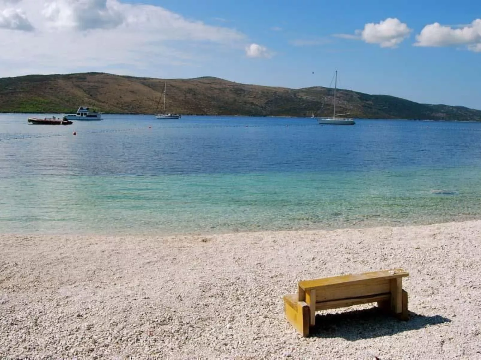 Wohnung in Seget Vranjica mit Terrasse und Grill-Buiten