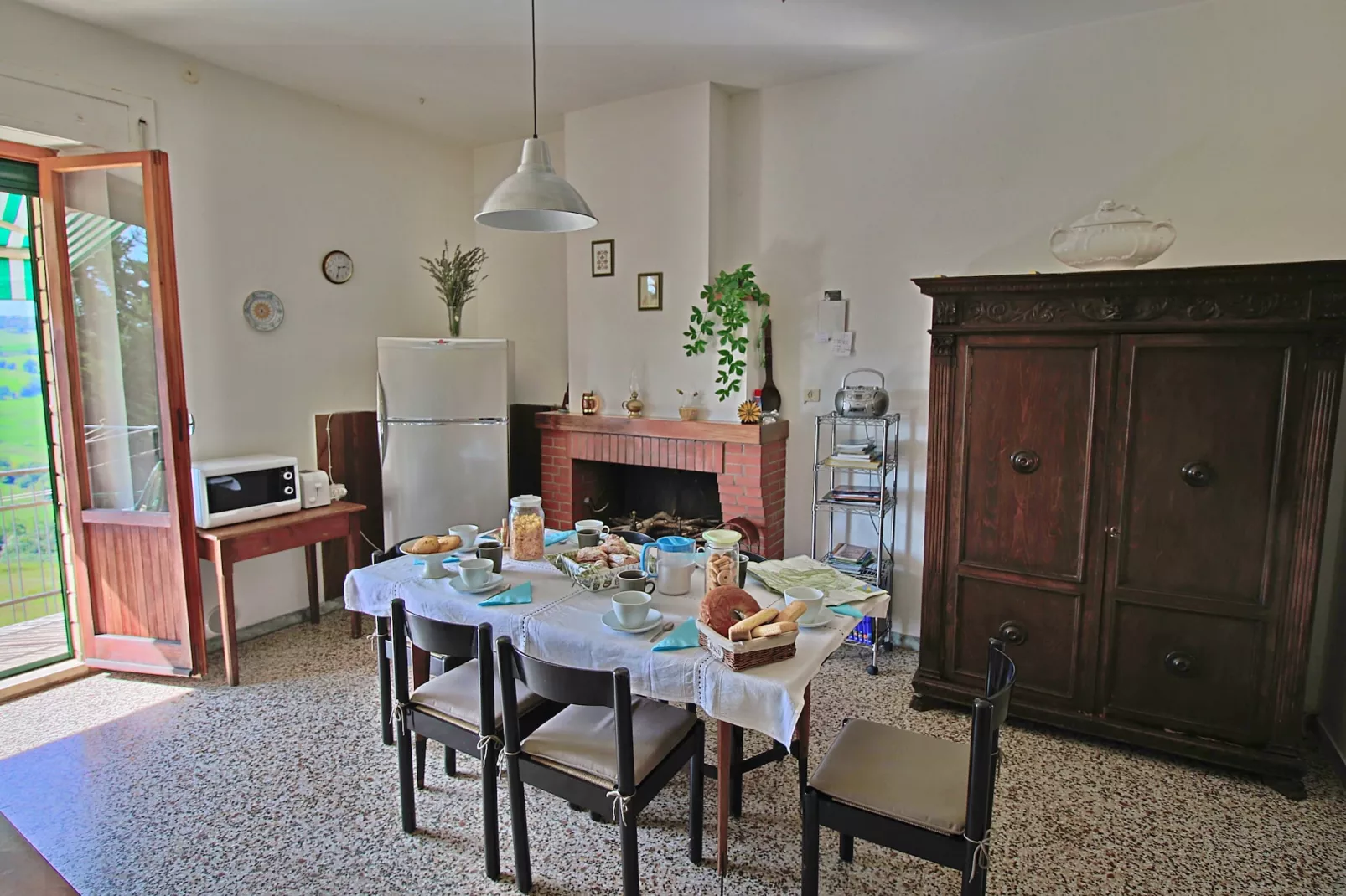 Villa Arianna-Eetkamer