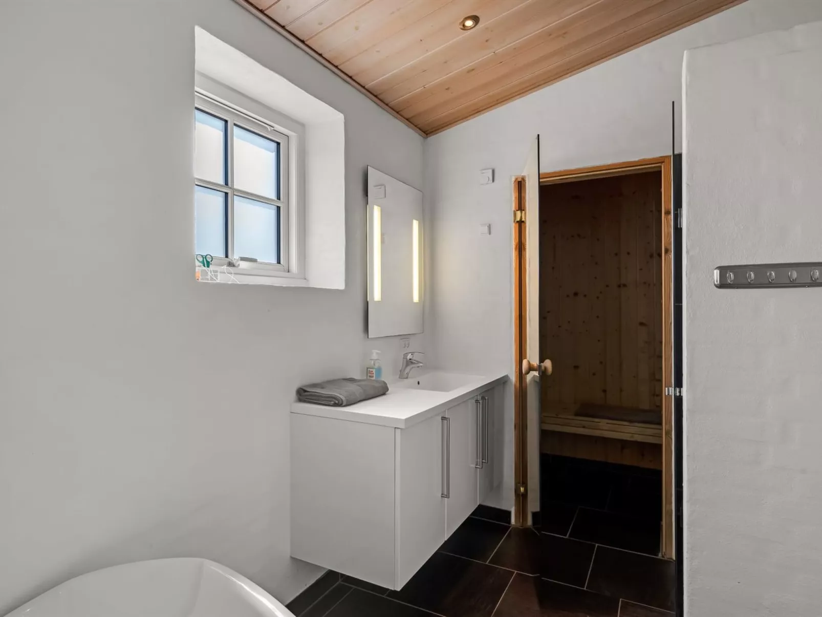 "Donco" - 3.2km from the sea - Binnen