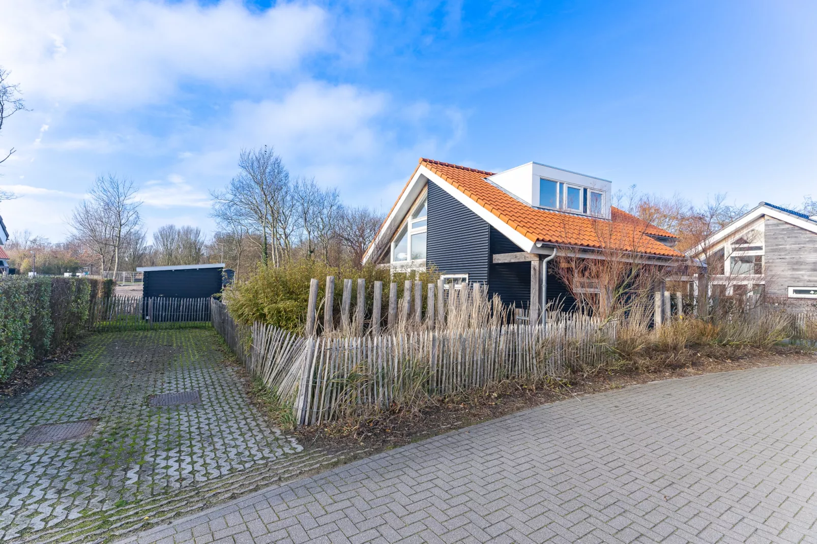 Zonnedorp 19 Modern holiday home Renesse | Beach within walking distance - Buitenkant zomer