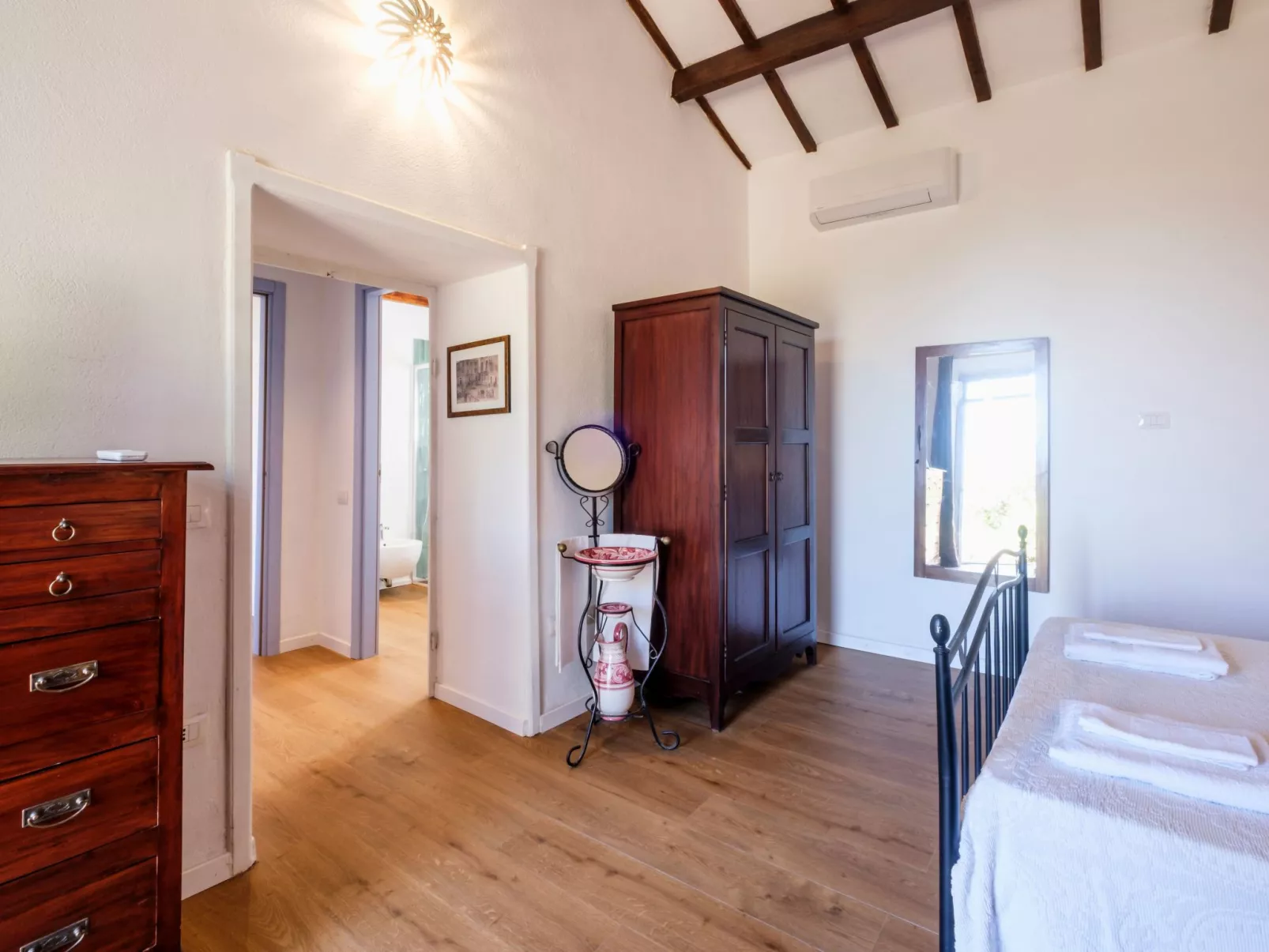 Altes gallurisches Bauernhaus mit Blick auf Olbia - Binnen