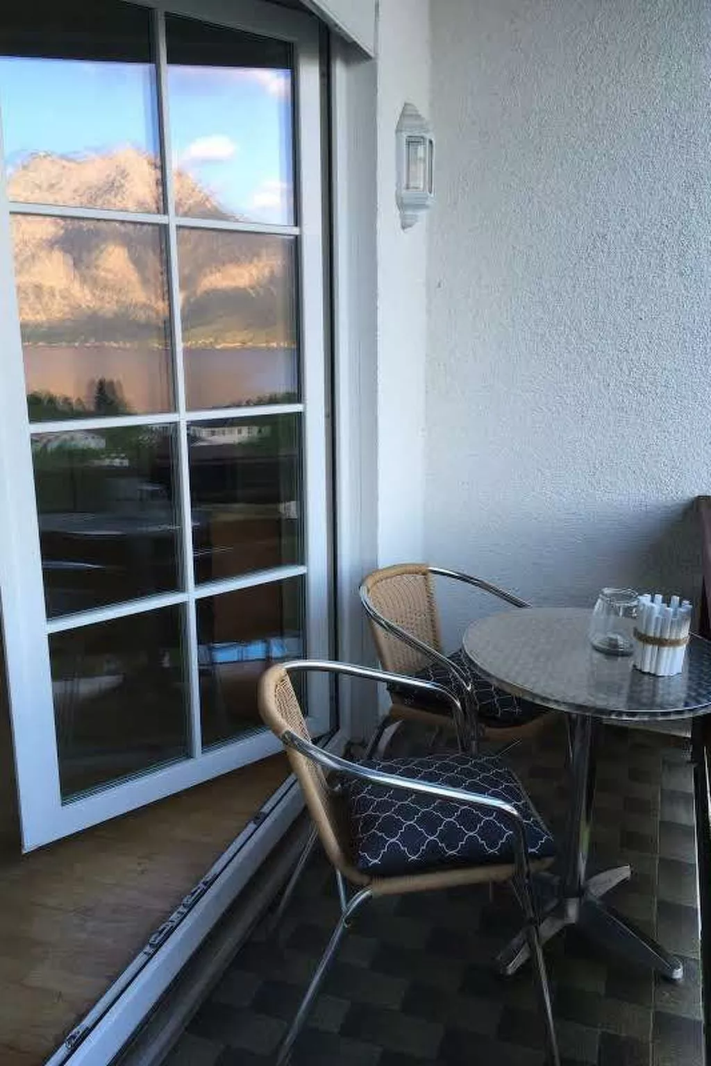 Dachwohnung mit Balkon und Seeblick - Image-tags.info