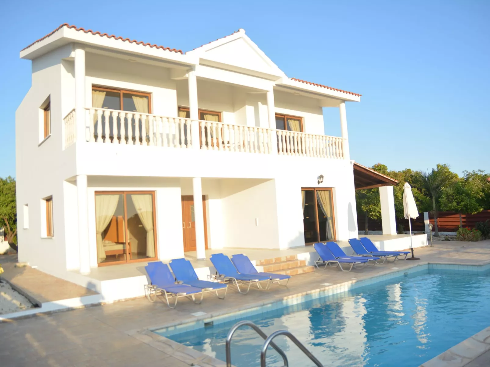 Mit privatem Pool - Image-tags.info