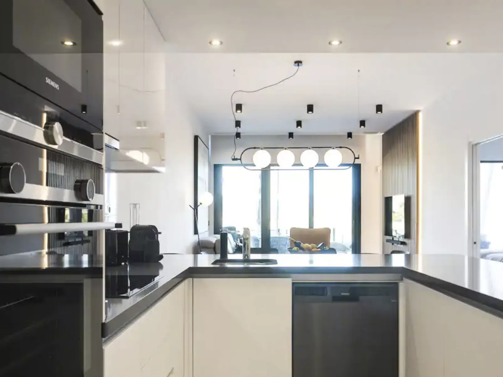 Luxuriöses Apartment mit Pool und Garage am Poniente Beach! - Image-tags.info