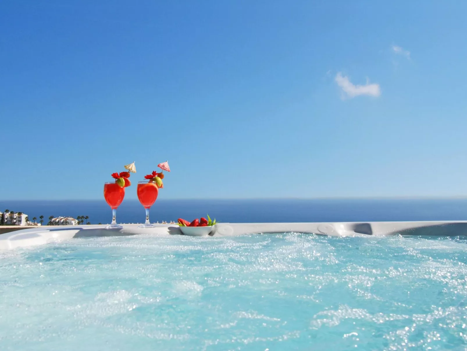 Penthouse, Jacuzzi, Meerblick, BBQ,wifi, AC - Buiten