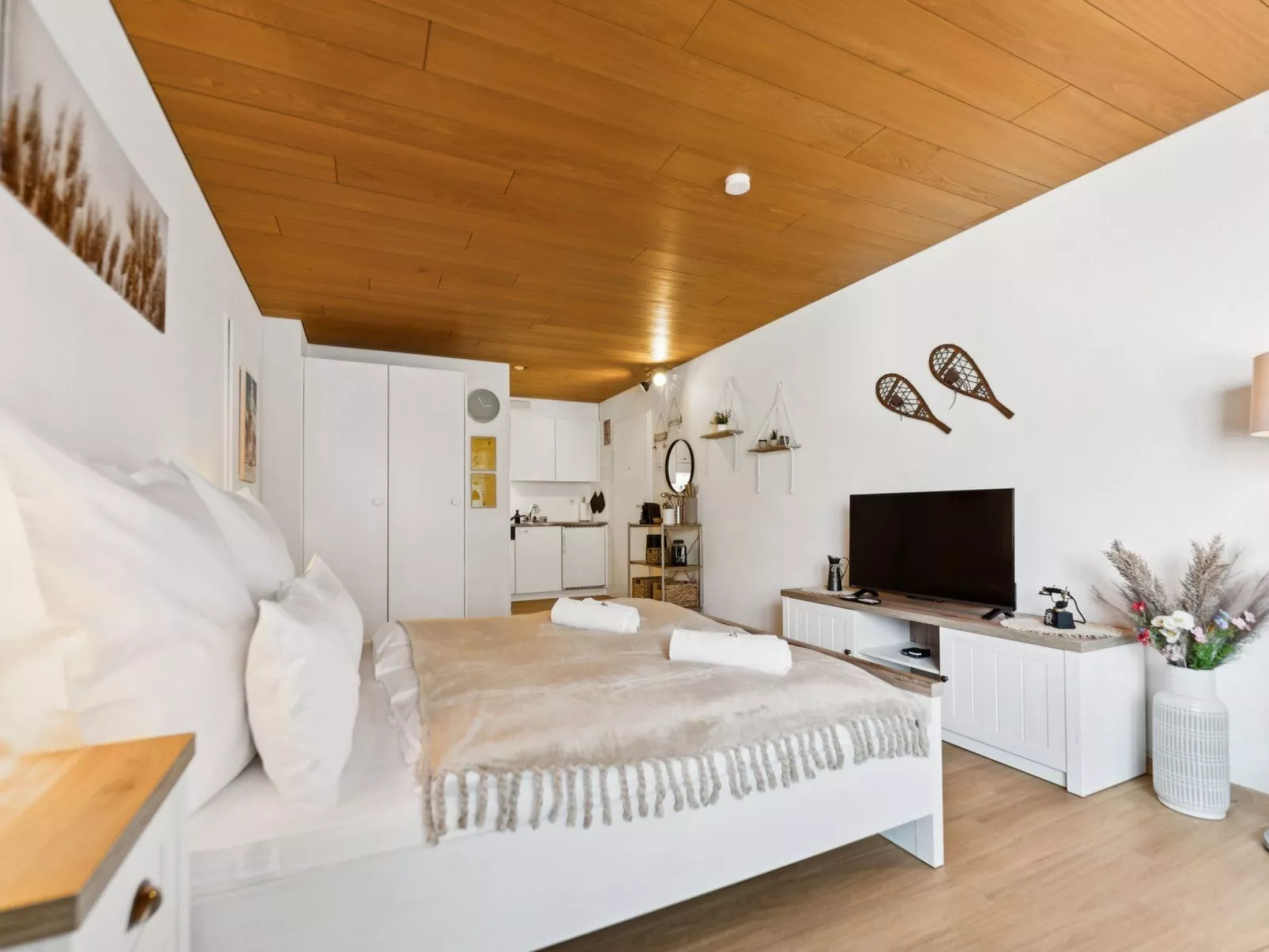 Lake View Studio - Image-tags.info