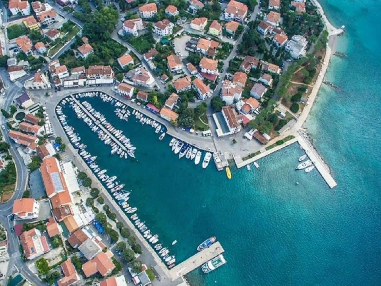 In Kras mit privatem Parkplatz - Image-tags.info