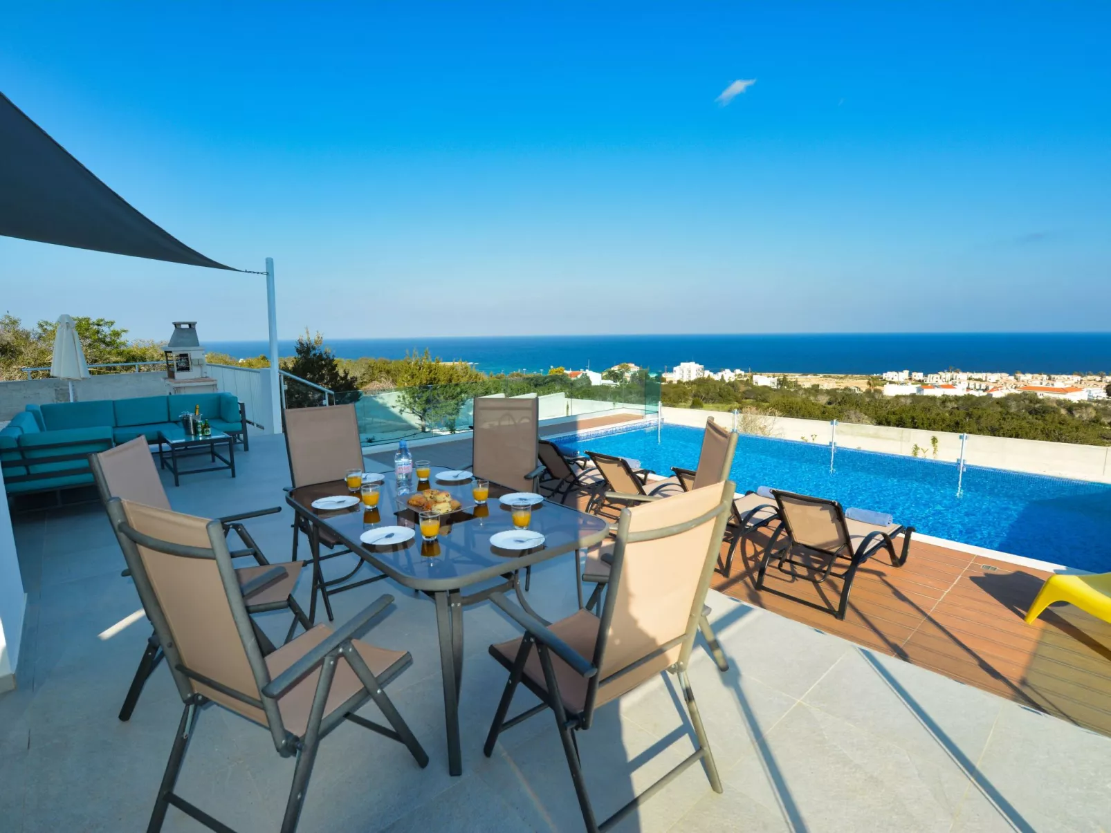 Private Villa mit 4 Schlafzimmern, Pool und Meerblick - Image-tags.info