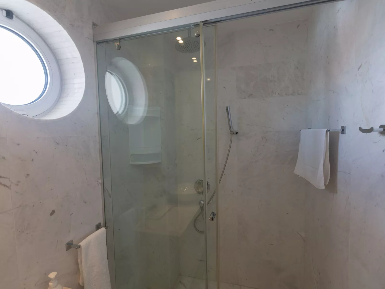 Luxuriöse Wohnung am Strand von Thalassa - Image-tags.info