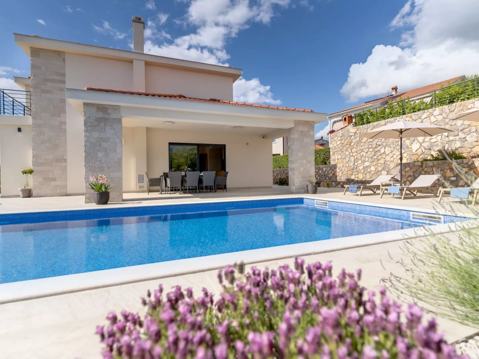 Schone Villa mit Pool, Meerblick, Strand - Image-tags.info