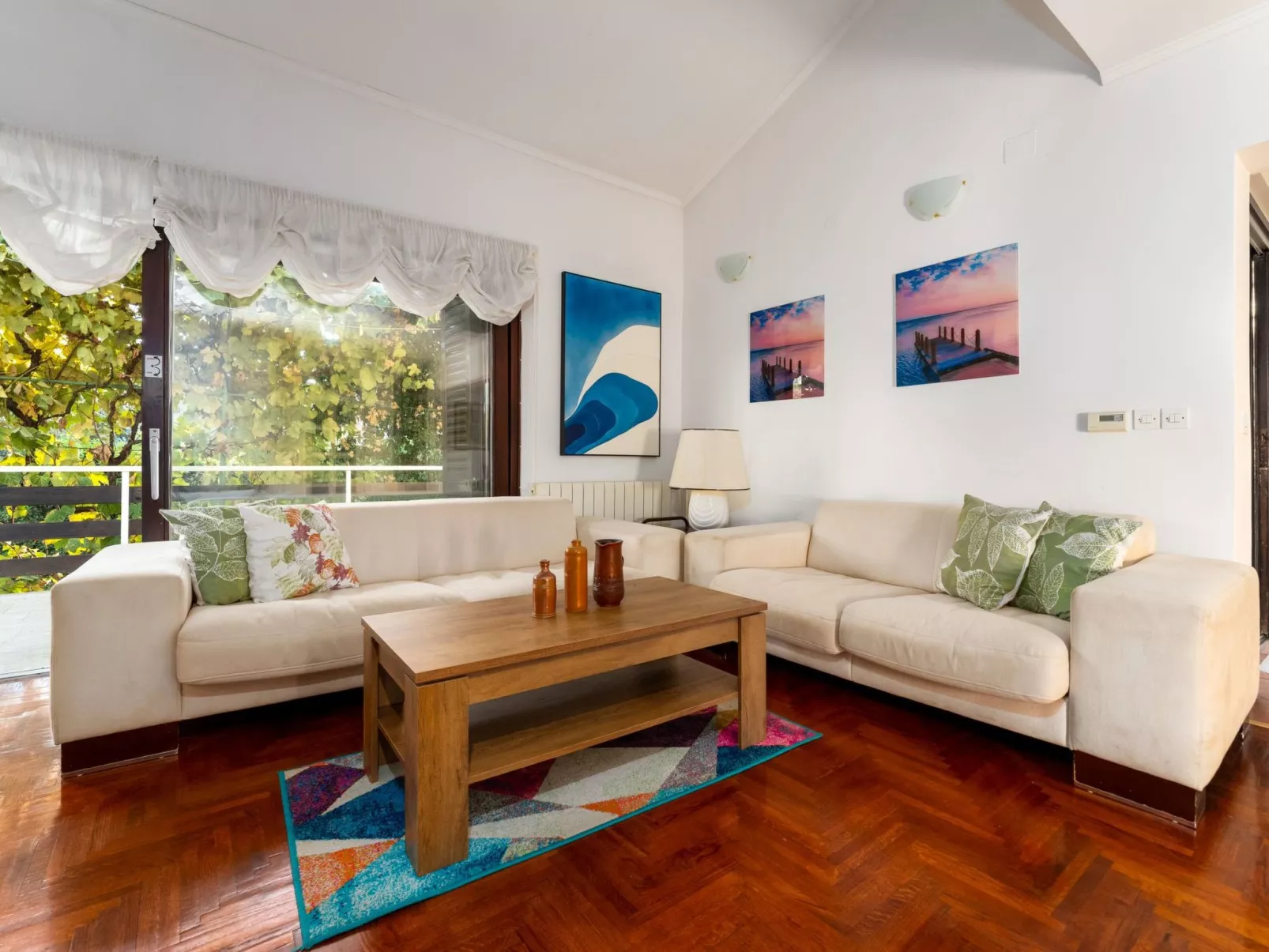 Mit Pool, großer Garten - Image-tags.info