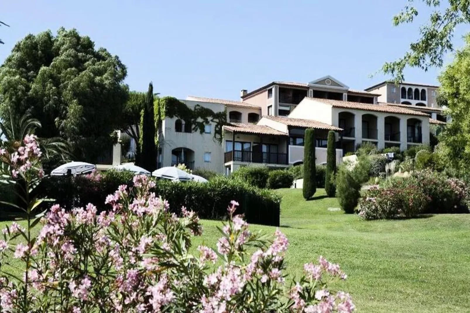 Résidence Les Parcs de Grimaud - maeva Home-Buitenkant zomer