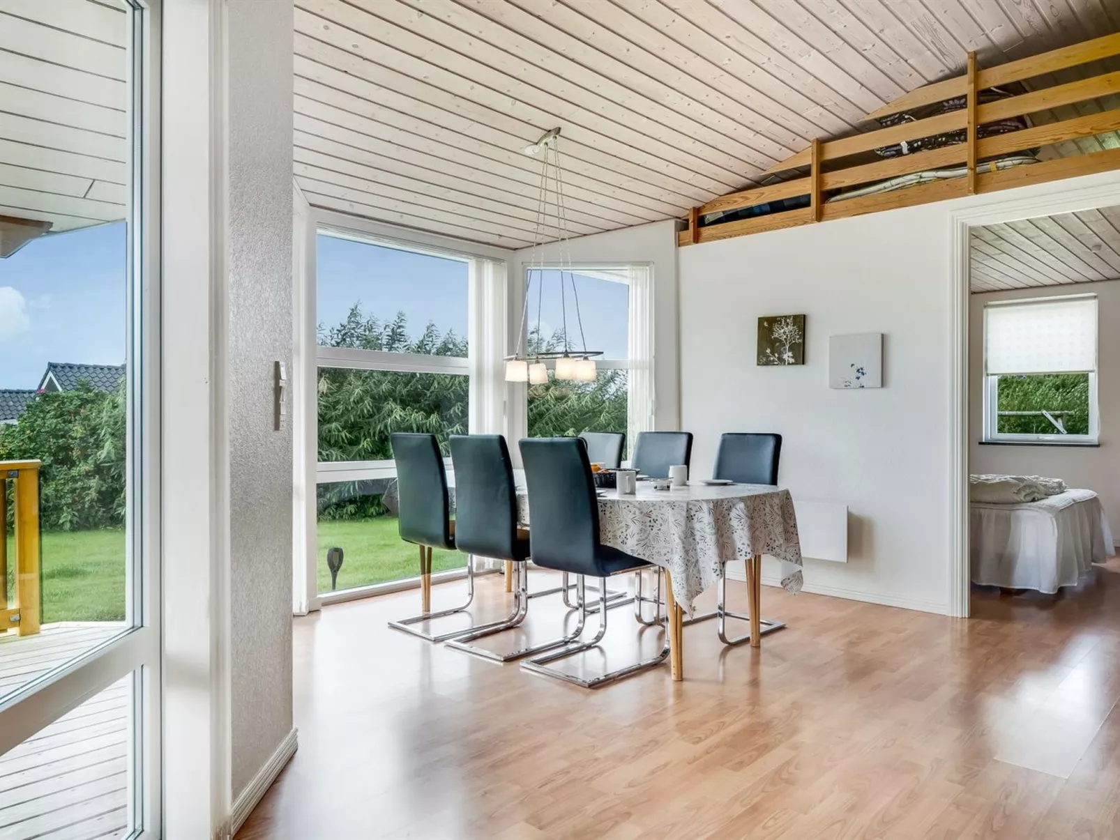 "Elnur" - 200m to the fjord - Binnen