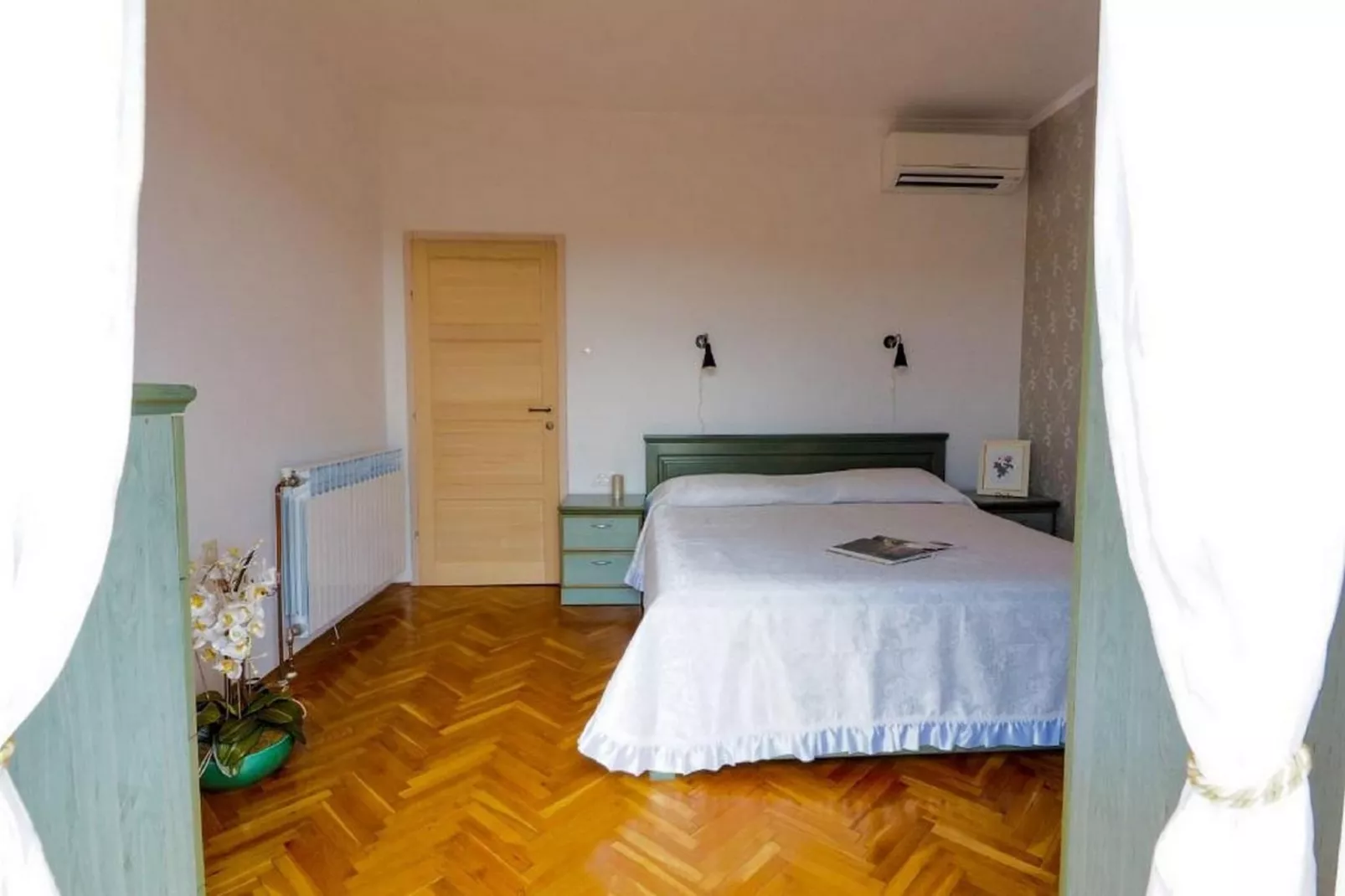 Villa Antonija - Four-Bedroom Villa with Terrace and Private Pool-Slaapkamer