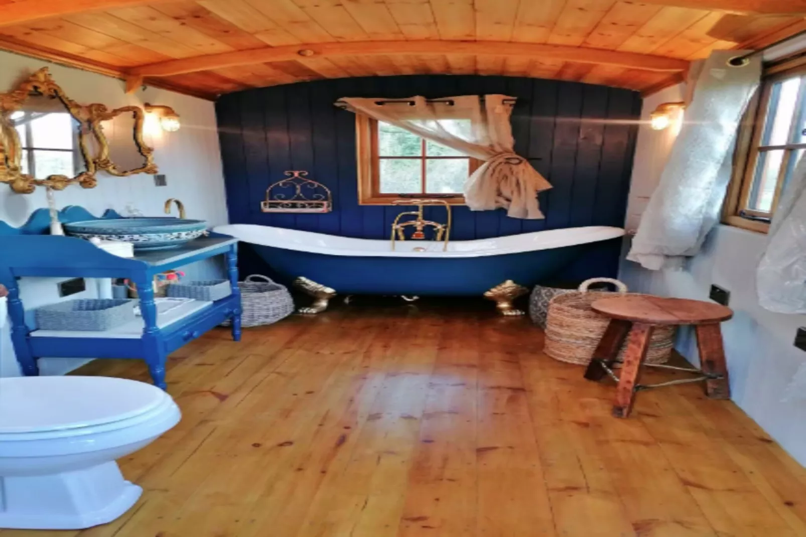 Shepherd's Hut at Hilltop Farm-Badkamer
